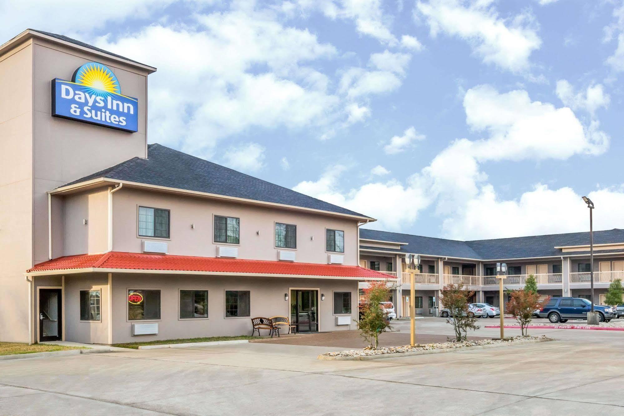 Days Inn & Suites By Wyndham Madisonville Exterior photo