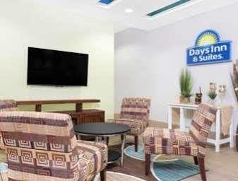 Days Inn & Suites By Wyndham Madisonville Exterior photo